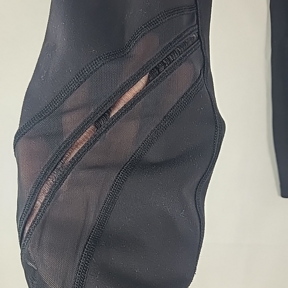 Lululemon Women's High Times Black Pant Leggings Size 4, Inseam 23" EUC - Picture 4 of 7